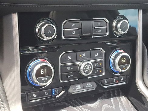 Used 2024 GMC Yukon Denali w/ Denali Reserve Package image 17