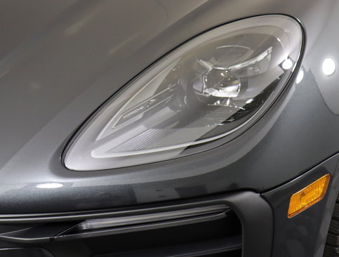 Used 2025 Porsche Macan image 13