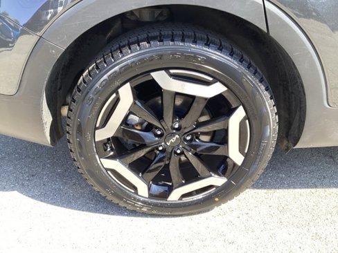 Used 2024 Kia Telluride EX image 9