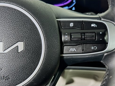 Used 2025 Kia Sportage EX image 14
