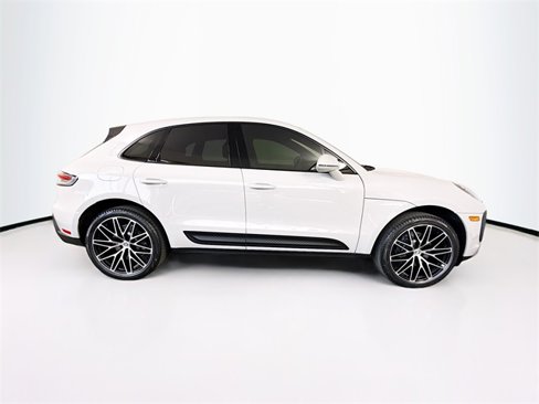Certified 2024 Porsche Macan image 8