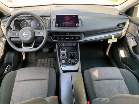 Used 2024 Nissan Rogue SV image 11