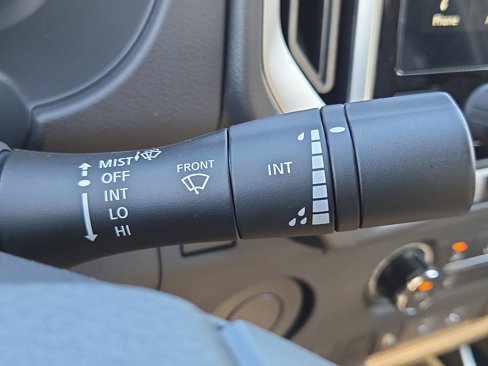 Used 2025 Nissan Frontier SV image 28