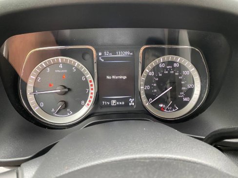 Used 2018 Nissan Titan SV w/ SV Convenience Package image 5