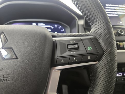 New 2025 Mitsubishi Outlander SEL image 16