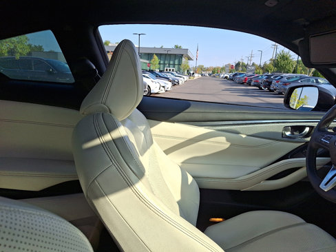 Used 2018 INFINITI Q60 3.0t Sport w/ Sensory Package 3.0T Sport image 13
