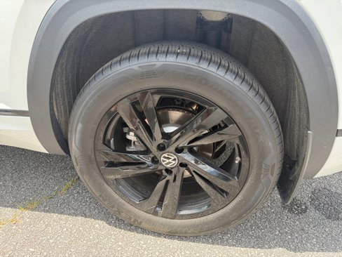 Certified 2025 Volkswagen Atlas Cross Sport SEL R-Line image 26