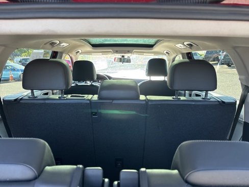 Used 2020 Volkswagen Tiguan SE w/ Panoramic Sunroof Package image 12