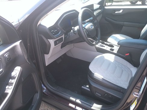 Used 2023 Ford Escape Platinum w/ Premium Technology Package image 5