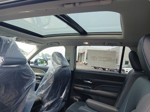 New 2025 Toyota Grand Highlander FWD image 9