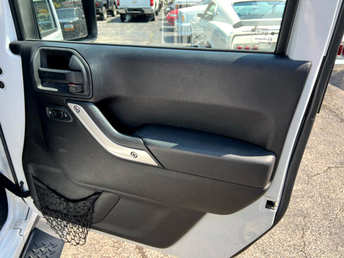 Used 2014 Jeep Wrangler Unlimited Sahara image 18