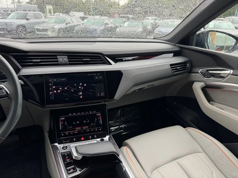 Used 2024 Audi Q8 e-tron Prestige image 24