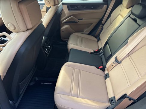 Certified 2024 Porsche Cayenne Coupe image 15