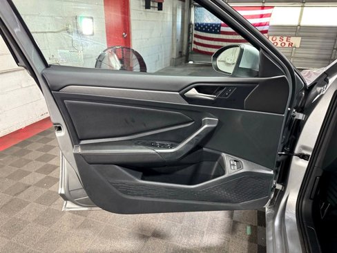 Used 2024 Volkswagen Jetta SE image 11