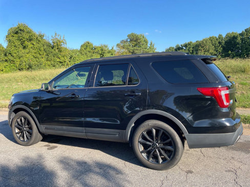 Used 2017 Ford Explorer XLT w/ Equipment Group 202A image 4