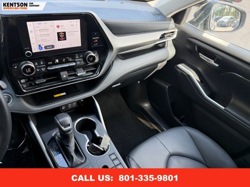 Used 2025 Toyota Highlander XLE image 26