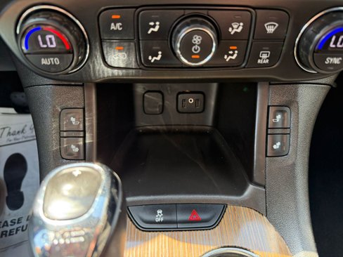 Used 2018 GMC Acadia SLE image 28