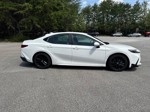 Used 2025 Toyota Camry SE image 4