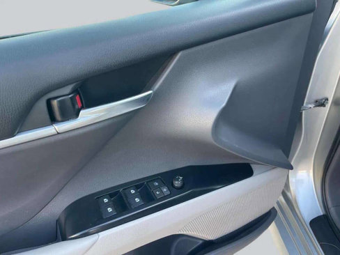 Used 2018 Toyota Camry LE w/ Convenience Package image 9