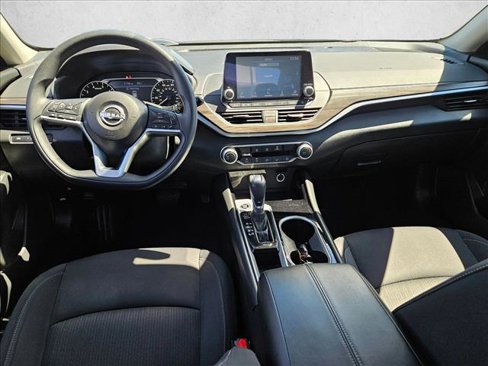 Used 2024 Nissan Altima 2.5 SV image 16