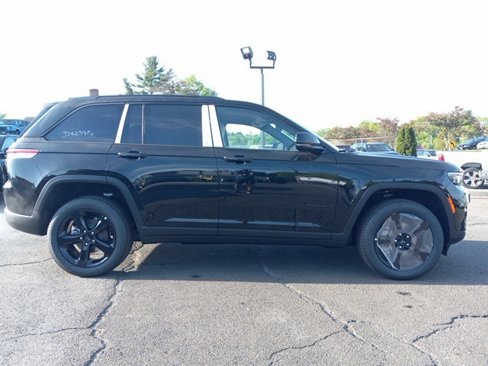 New 2025 Jeep Grand Cherokee Limited w/ Luxury Tech Group II image 8