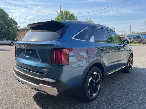 Certified 2025 Kia Sorento EX image 5