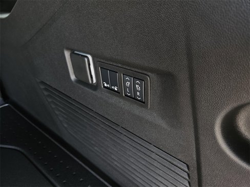 New 2025 Chevrolet Suburban Z71 w/ Comfort Package image 18