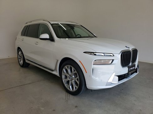 Used 2025 BMW X7 xDrive40i image 4