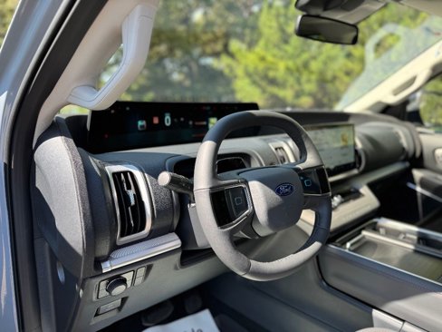 New 2025 Ford Expedition Active image 13