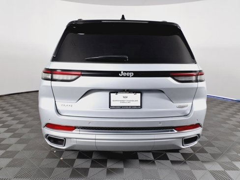 Used 2024 Jeep Grand Cherokee Summit w/ Luxury Tech Group V image 5