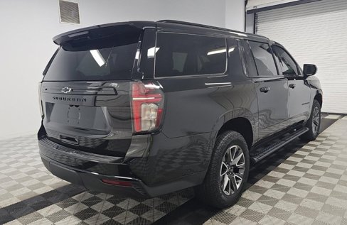 Used 2024 Chevrolet Suburban Z71 image 2