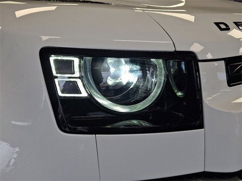 Used 2025 Land Rover Defender 110 S image 9