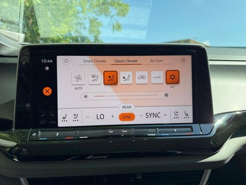 New 2025 Volkswagen Atlas Peak Edition SE image 18