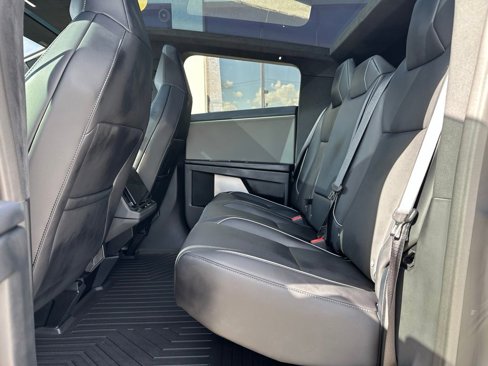 Used 2024 Tesla Cybertruck AWD Crew Cab image 30