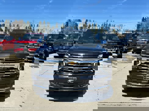 New 2025 Chevrolet Suburban Premier image 6