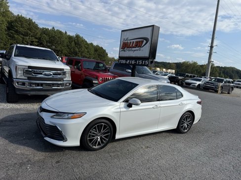 Used 2022 Toyota Camry XLE image 1