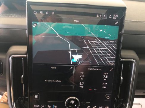 New 2025 GMC Yukon Denali w/ Sun & Power Step Package image 22