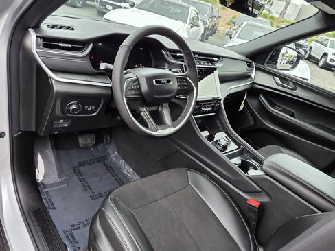 New 2025 Jeep Grand Cherokee L Laredo image 10