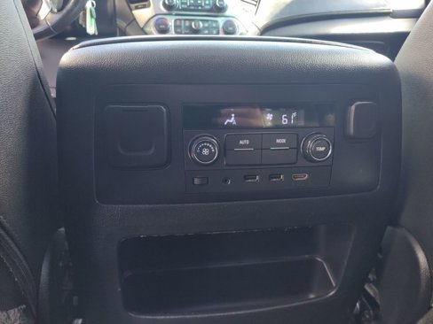 Used 2018 Chevrolet Suburban LT image 34
