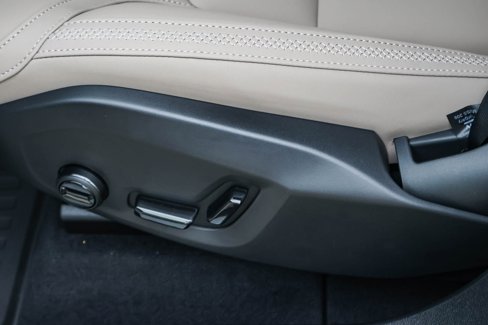 New 2026 Volvo XC60 B5 Plus w/ Protection Package Premier image 25