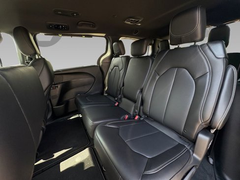 New 2026 Chrysler Pacifica Select image 5
