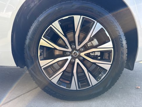 Certified 2025 Volvo XC60 B5 Plus image 12