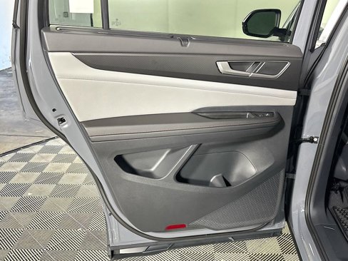 New 2025 Volkswagen Atlas Peak Edition SE image 20
