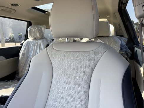 New 2026 Kia Carnival SX image 30