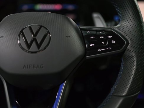 Used 2024 Volkswagen Golf R image 22