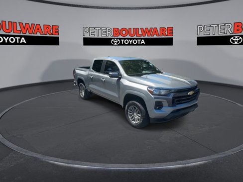 Used 2024 Chevrolet Colorado LT w/ LT Convenience Package image 4