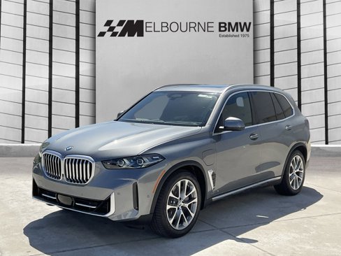 New 2026 BMW X5 xDrive50e image 3