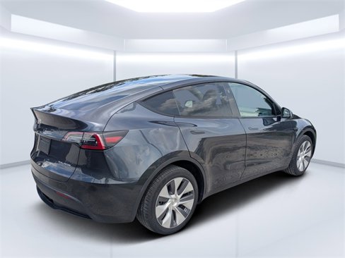 Used 2024 Tesla Model Y Long Range image 3