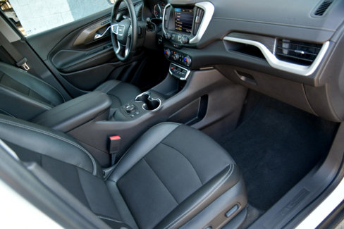 Used 2024 GMC Terrain SLT image 32