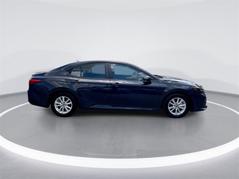 Used 2025 Toyota Camry LE image 7